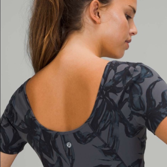 Lululemon Align Tee in Botanical Bloom Anchor Multi - Picture 2 of 10